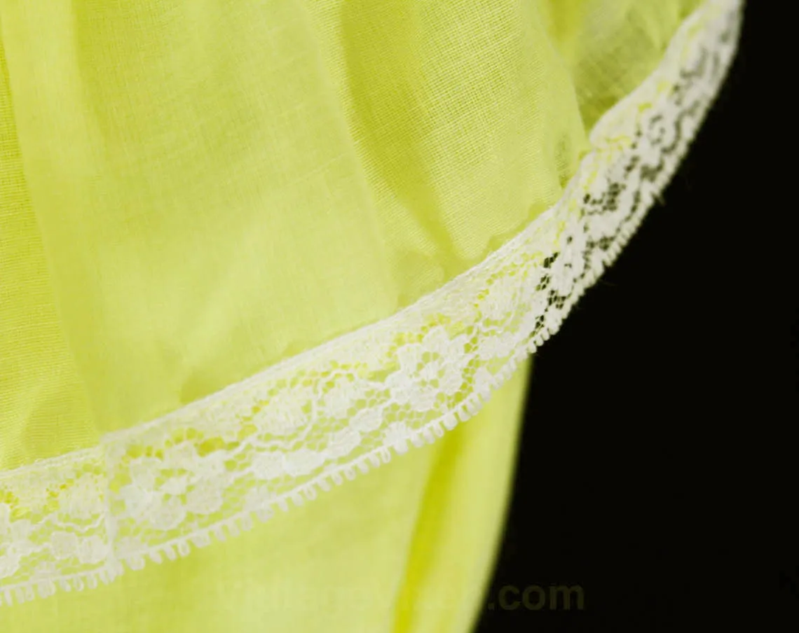 Size 12 Sun Dress - 70s Peasant Style Yellow Gauze & White Yarn - Bohemian Lace Ruffles - Boho 1970s Summer Maxi - Bust 38 - 46866