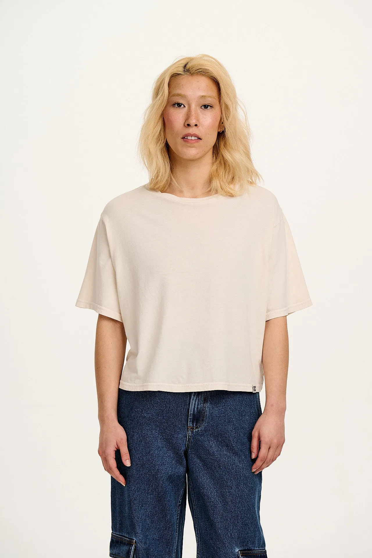 Zayla - Cropped Boxy Tee in Ecru
